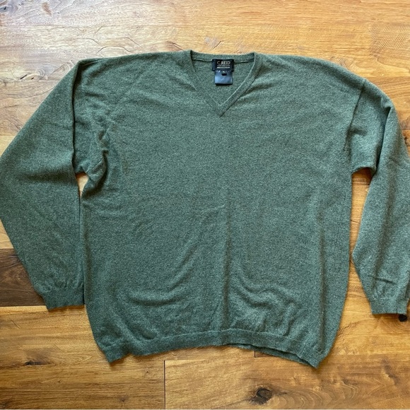 C Reid Pure Cashmere V-Neck Sweater in Soft Heather Green Made in Scotland - Picture 3 of 9